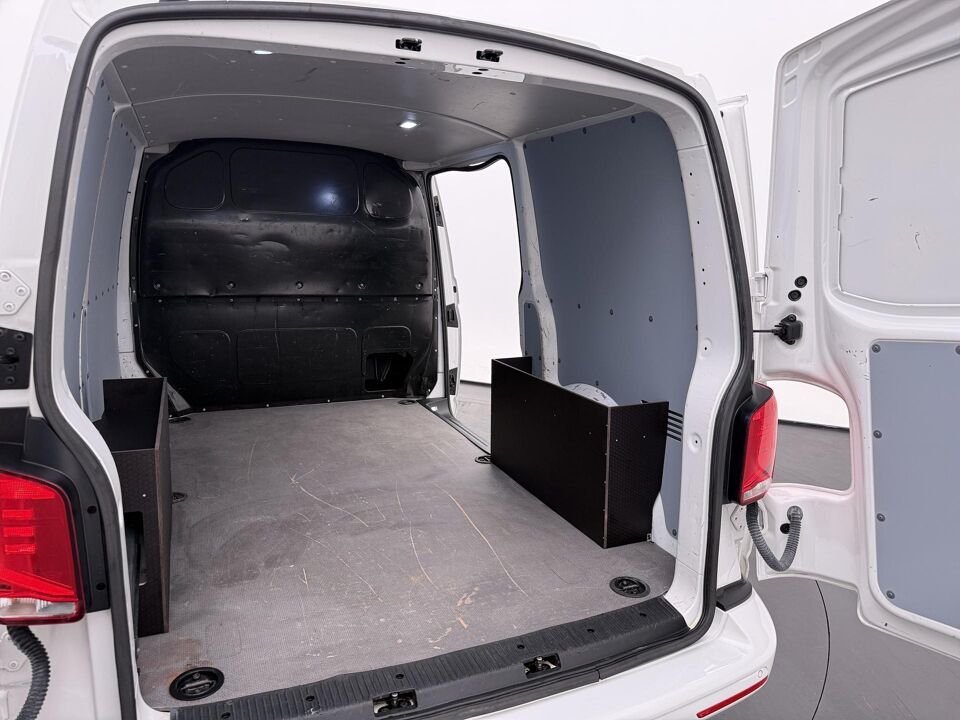 VW-Bedrijfswagens Transporter 2.0 TDI 150 PK L1H1 28 Highline