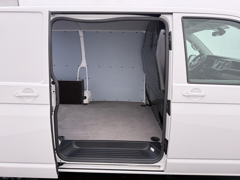 VW-Bedrijfswagens Transporter 2.0 TDI 150 PK L1H1 28 Highline