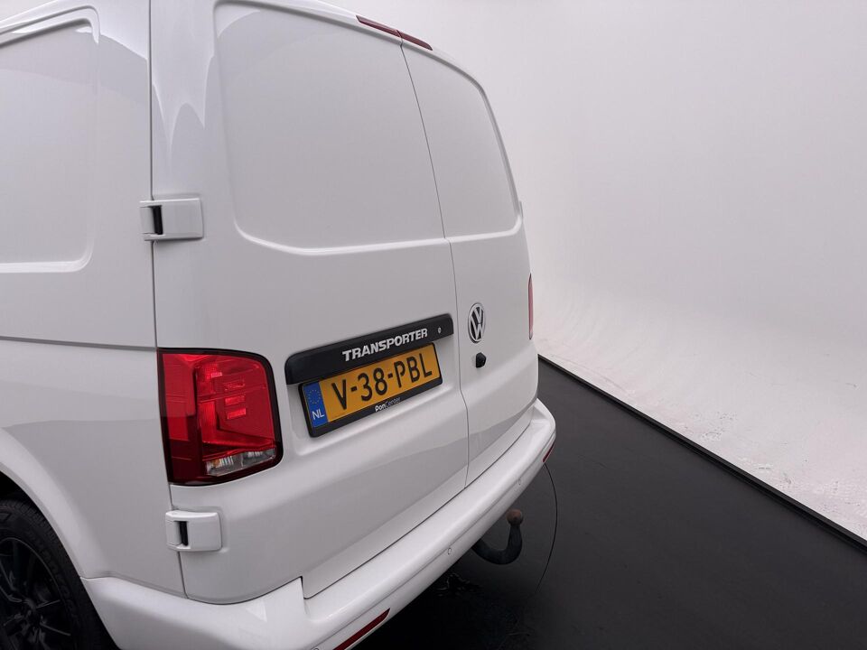 VW-Bedrijfswagens Transporter 2.0 TDI 150 PK L1H1 28 Highline