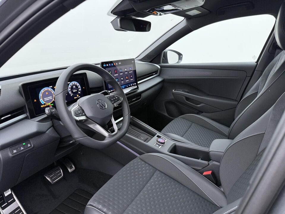 Volkswagen T-Roc R-Line First Edition 1.5 eTSI 110 kW / 150 PK