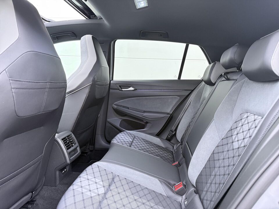 Volkswagen Golf 1.5 eTSI R-Line