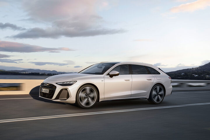 A6 Avant e-hybrid linksvoor rijdend