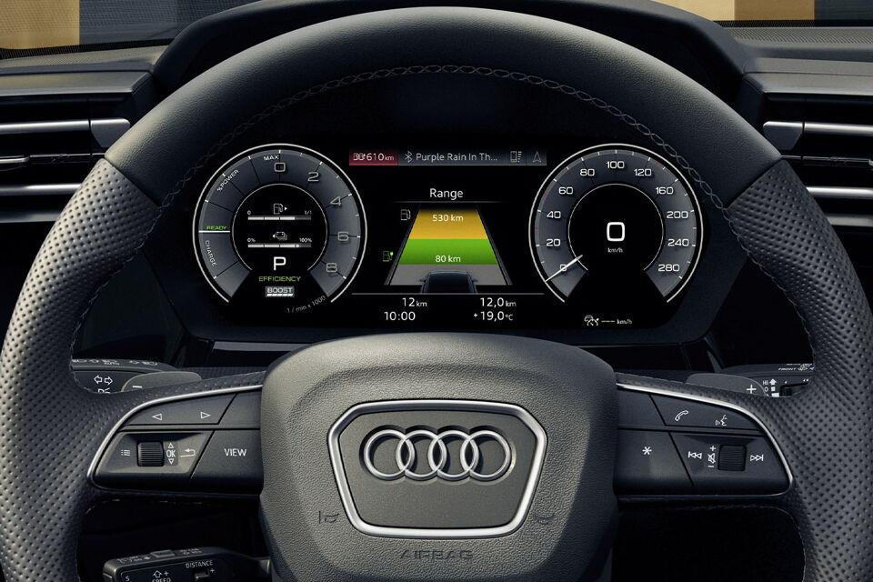 audi-a3-sportback-tfsi-e-plug-in-hybride-wit-interieur-stuurscherm