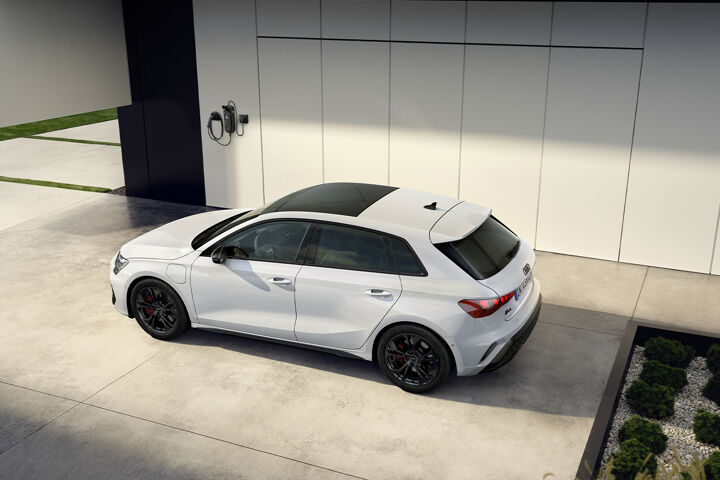 audi-a3-sportback-tfsi-e-plug-in-hybride-wit-panoramadak