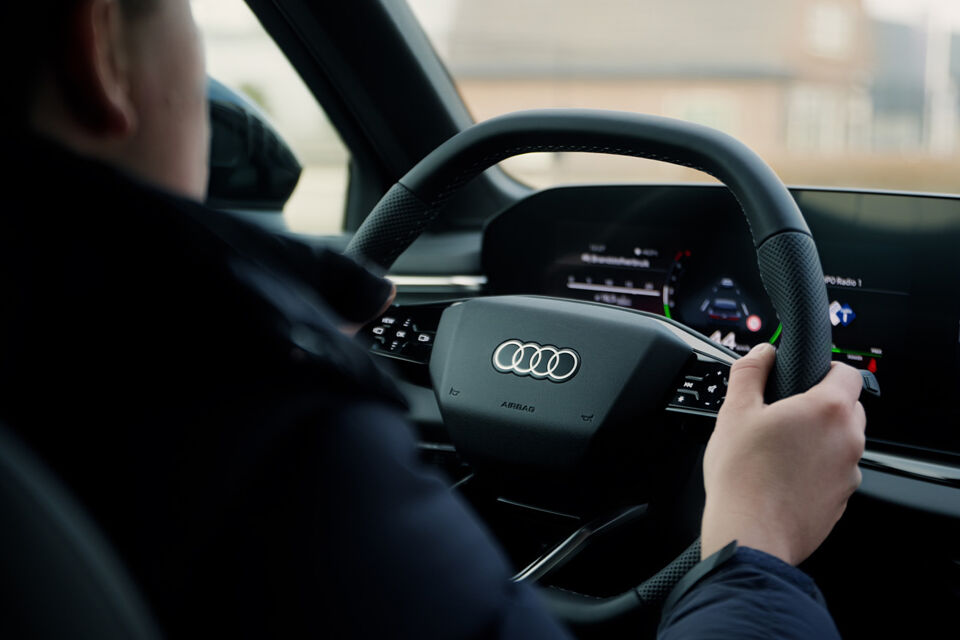 Audi A6 Avant e-hybrid rijdend stuur
