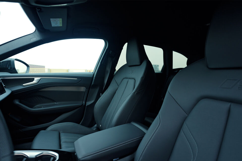 Audi A6 Avant e-hybrid voorstoelen
