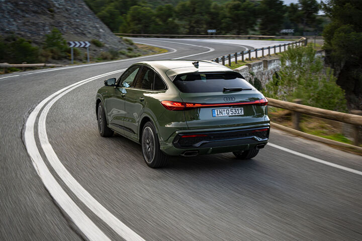 audi-q5-sportback-groen-achterkant-rijdend