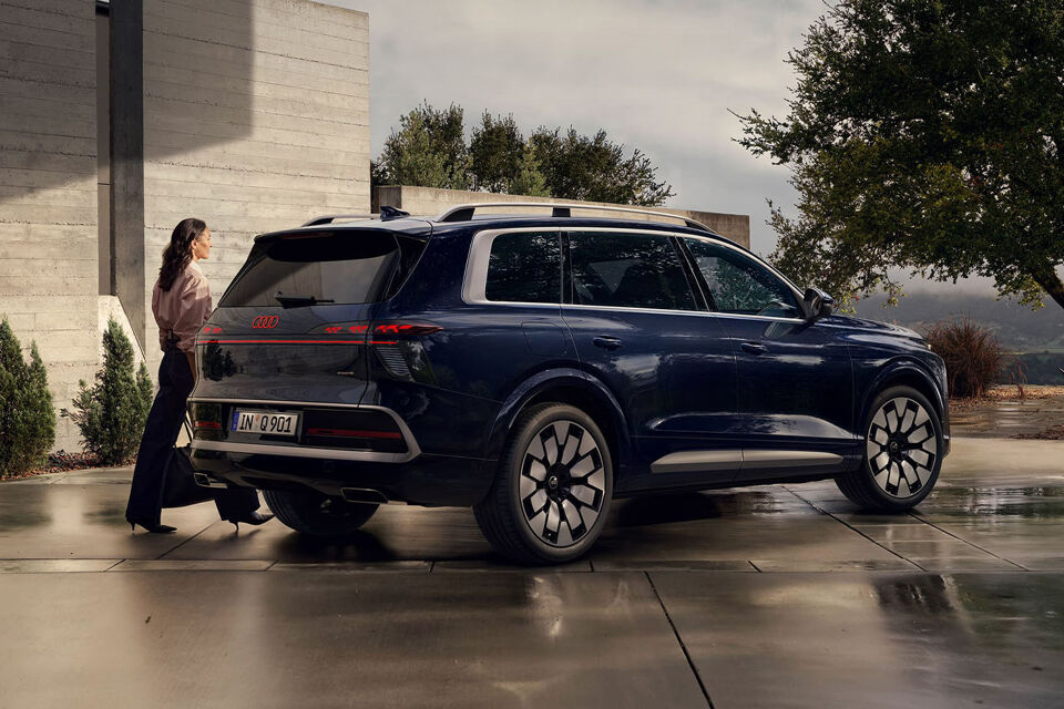 Audi Q9 rechtsachter vrouw