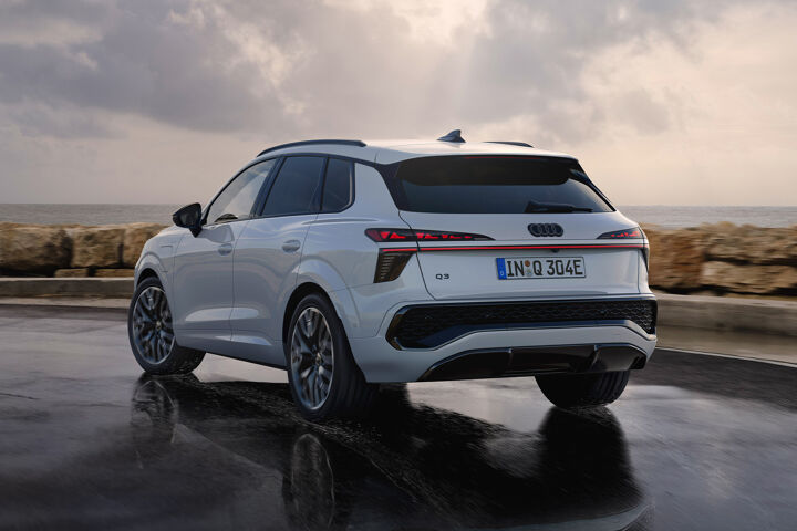 Q3 e-hybrid  LA