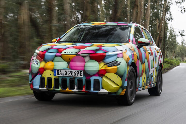 Škoda Epiq Content Linksvoor Rijdend Bos
