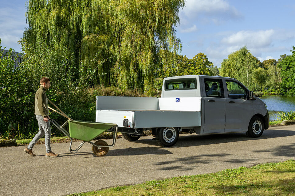VW e-Transporter pick-up dubbele cabine rechtsachter kruiwagen