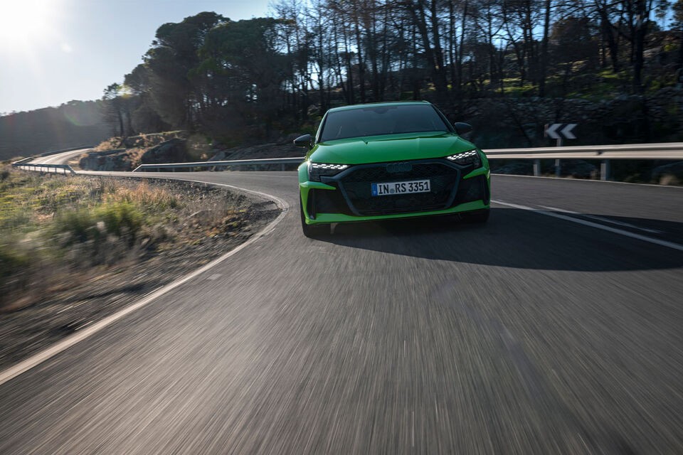 audi-rs3-sportback-groen-rijdend