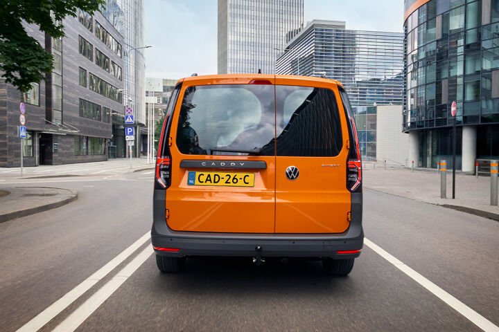 Caddy Cargo rijdend achterkant