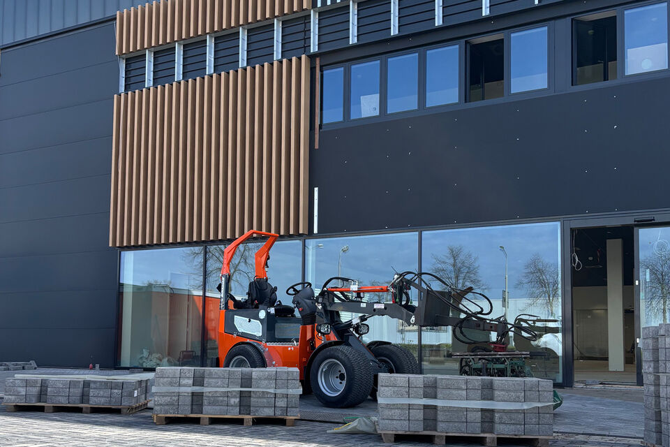 Nieuwbouw Pon Center Skoda - groene wand