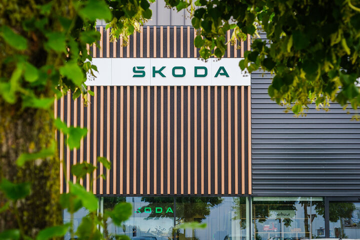 Pon Center Skoda Amersfoort - detail pand