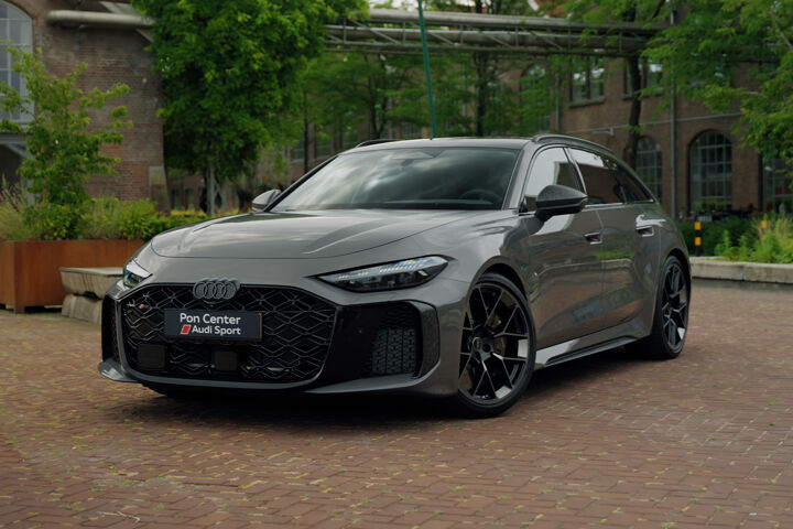 Audi RS5 Avant Still linksvoor laag