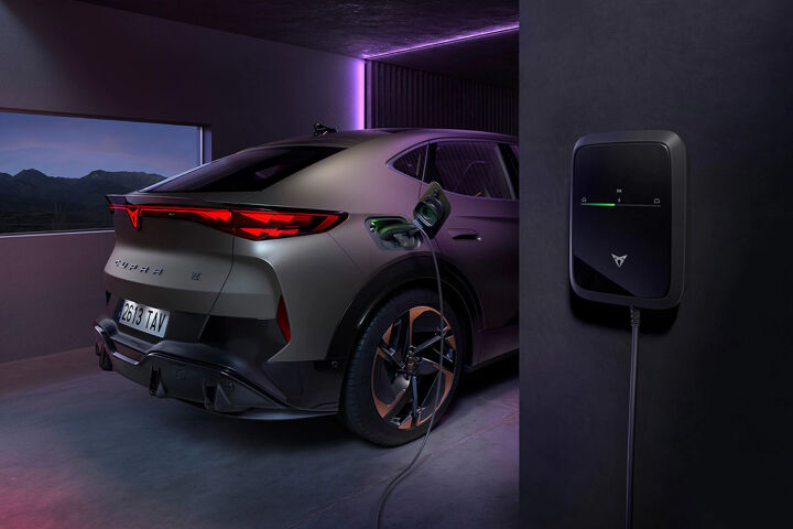 CUPRA Tavascan VZ Grijs Laden Content