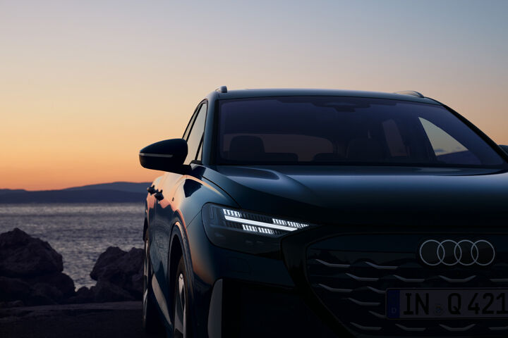 Nieuwe Audi Q4 e-tron zonsondergang voorkant
