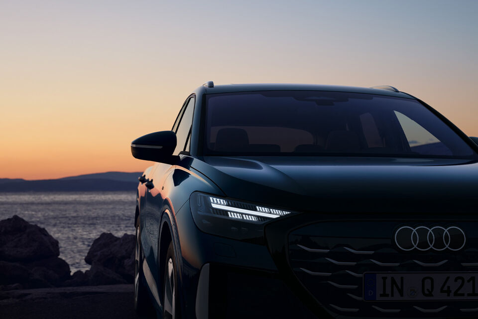 Nieuwe Audi Q4 e-tron zonsondergang voorkant