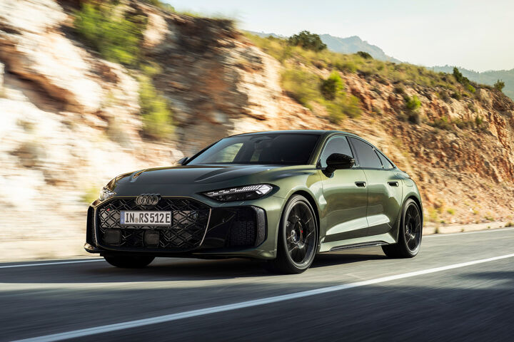 Nieuwe Audi RS 5 Limousine Content Linksvoor Rijdend