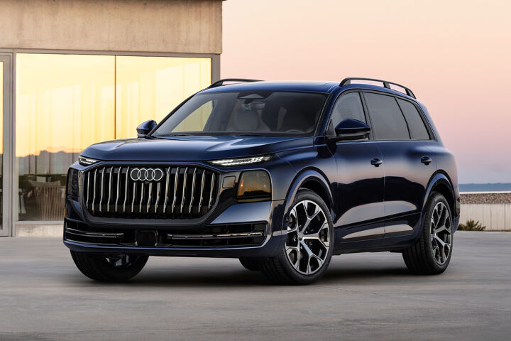 Audi Q9 linksvoor villa