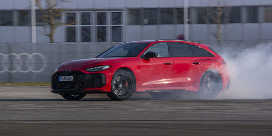 Audi RS 5 Hero Mobile