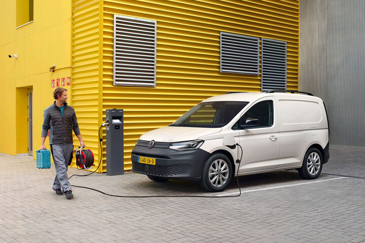 Caddy Cargo eHybrid linksvoor laden Content