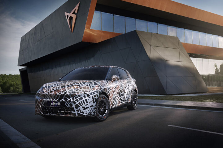 CUPRA Raval Camouflage gebouw