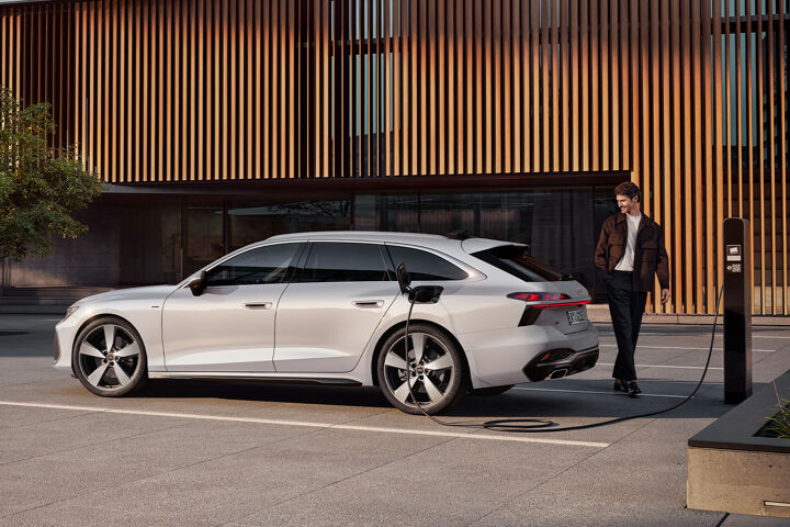 A6 Avant e-hybrid links laden