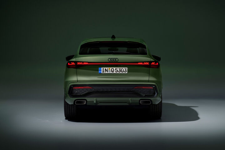 audi-q5-sportback-groen-exterieur-achterkant-pon-center