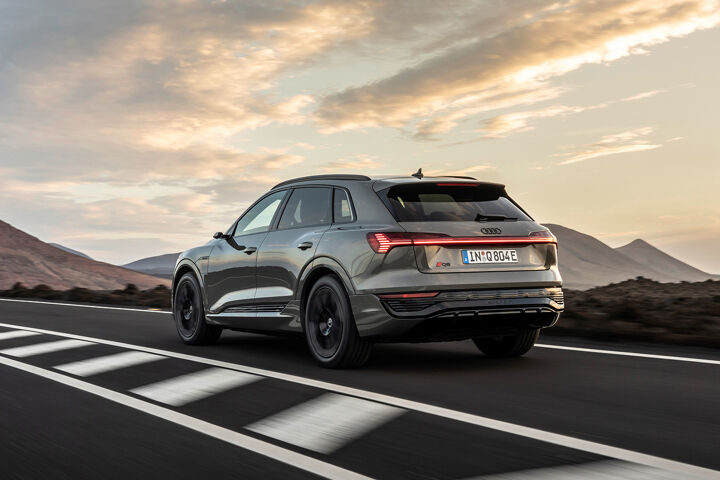 Audi Q8 55 e-tron - hero 2