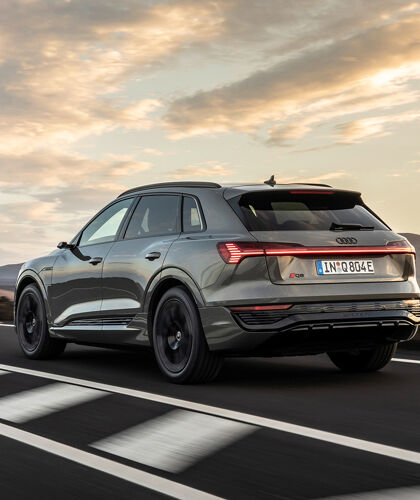 Audi Q8 55 e-tron - hero 2