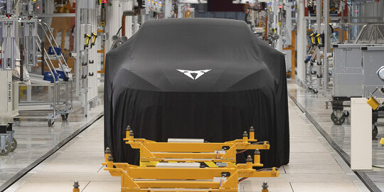 Hero Mobile CUPRA Fabriek Auto onder doek