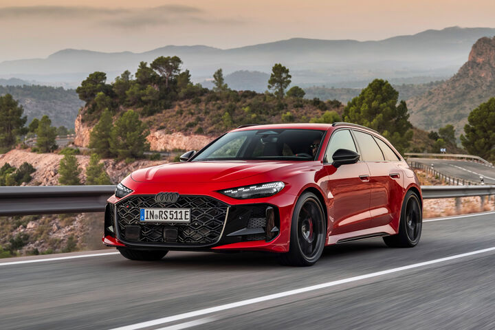 Nieuwe Audi RS 5 Avant Content Linksvoor Rijdend