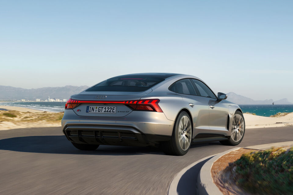 S e-tron gt quattro rijdend RA