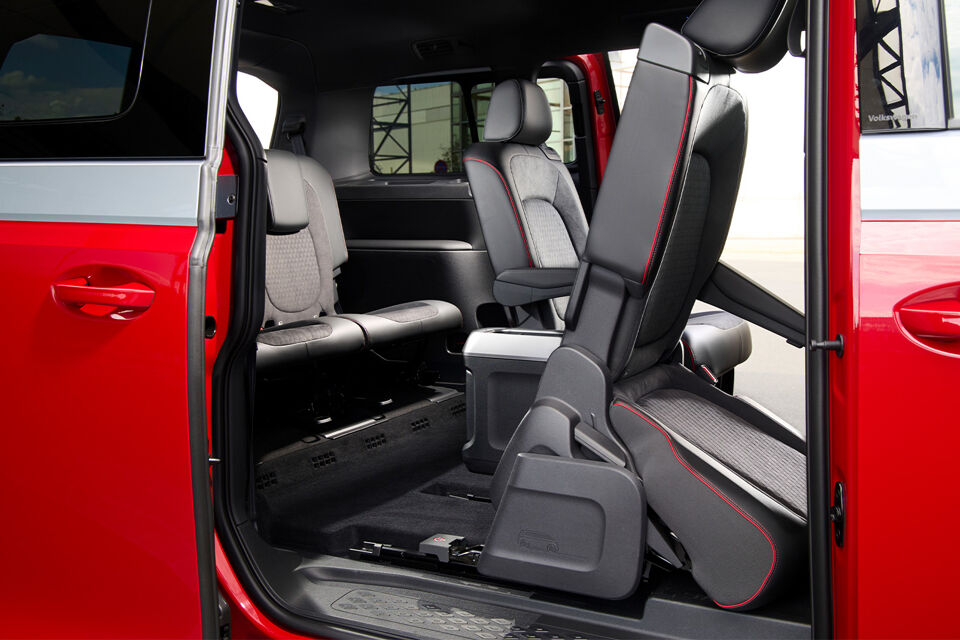 volkswagen-id-buzz-rood-zilver-interieur-achterbank