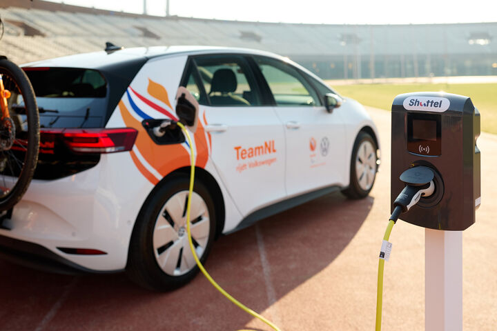 Volkswagen TeamNL - laden