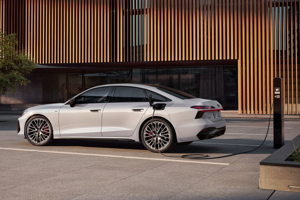 A6 Limousine e-hybrid links laden