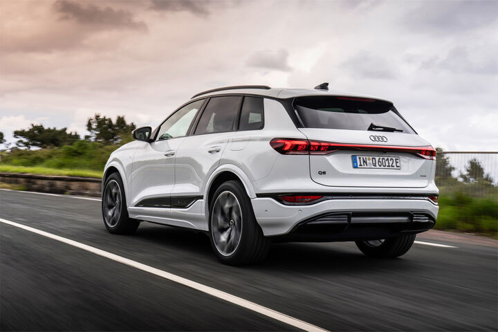 Audi Q6 e-tron vernieuwd LA rijdend