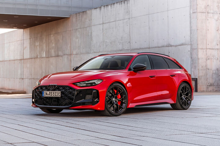 Audi RS 5 Avant linksvoor still