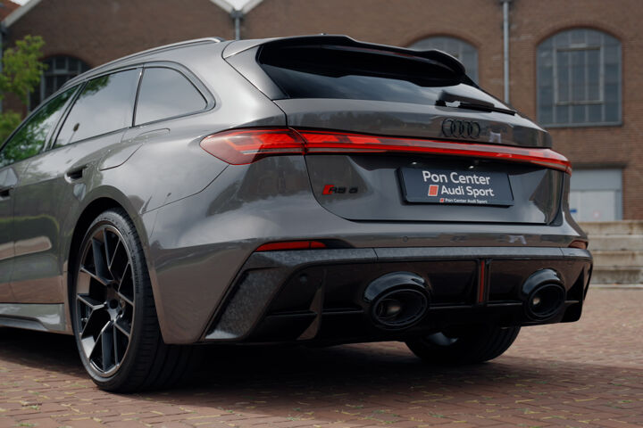 Audi RS5 Avant Still linksachter close