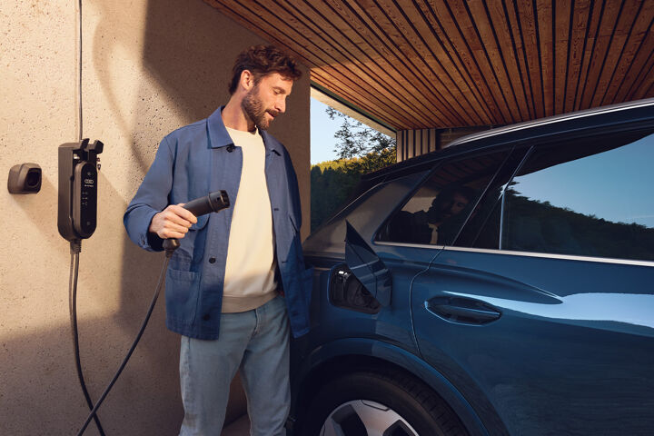 Nieuwe Audi Q4 e-tron stekker