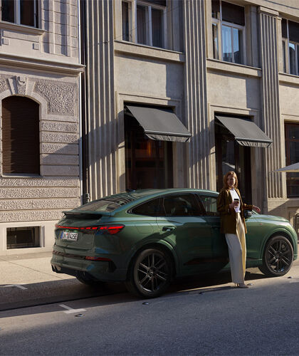 Nieuwe Audi Q4 Sportback e-tron hero 2 mobile