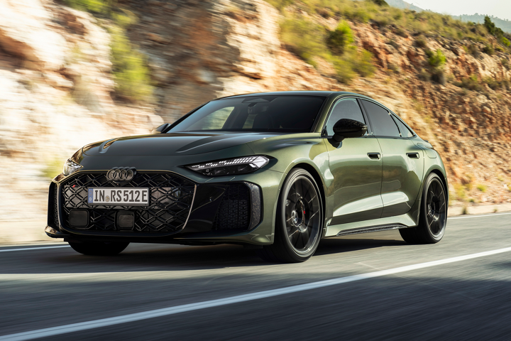 Nieuwe Audi RS 5 Limousine Groen Linksvoor Rijdend Content
