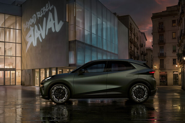 Nieuwe CUPRA Raval Zijkant Links Content