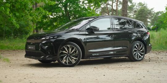 Škoda-Enyaq-exterieur-interieur-rijden-thumbnail