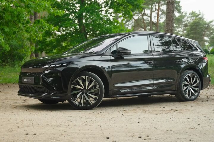 Škoda-Enyaq-exterieur-interieur-rijden-thumbnail
