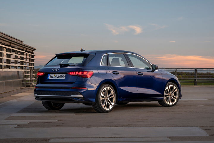 Vernieuwde Audi A3 Sportback Blauw Rechtsachter