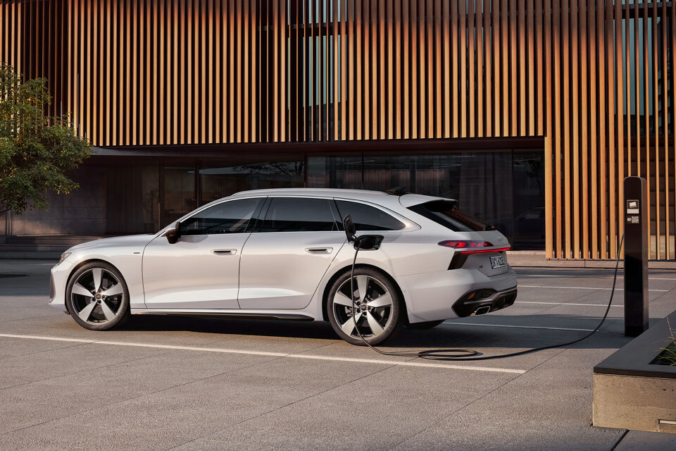 A6 Avant e-hybrid laden links