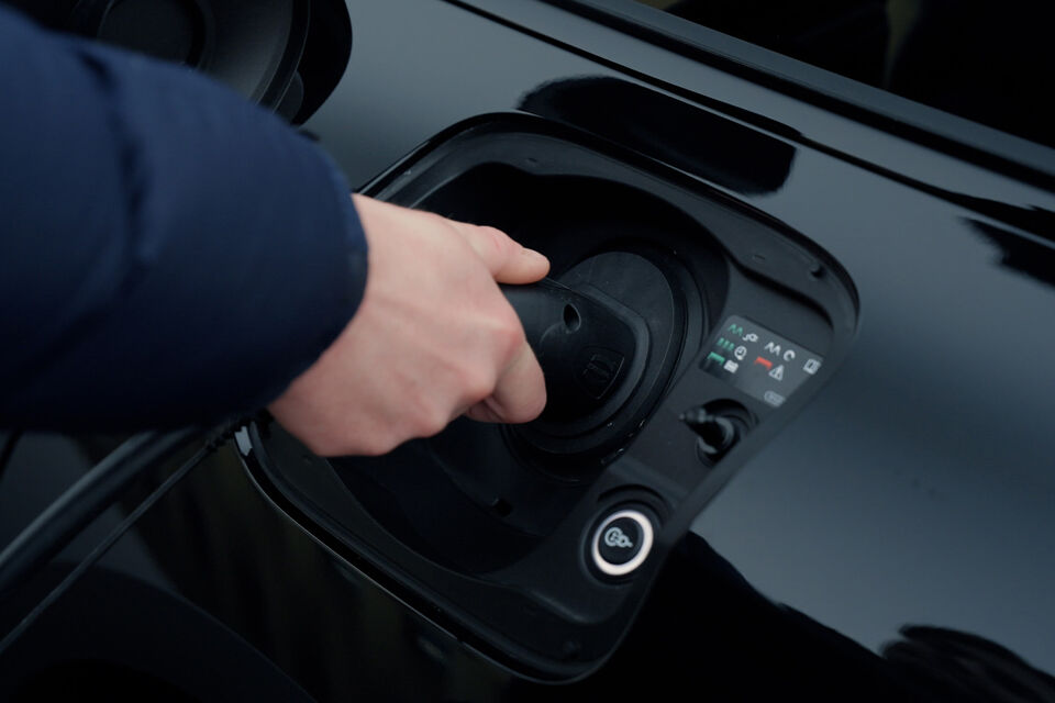 Audi A6 Avant e-hybrid laden